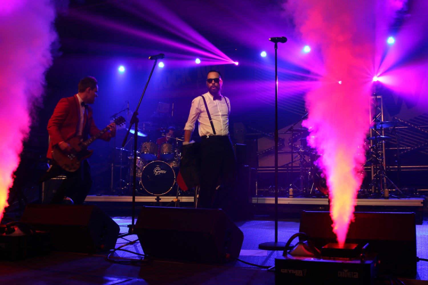 Saskatoon DJ Armed With Harmony Dj Anchor & Rock 102 Spring Invasion Stage Effects Gysers & Co2 Cannons